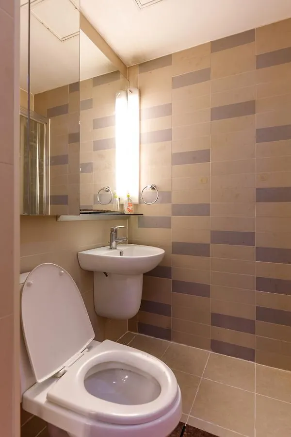 Spacious And Clean Studio 서울특별시 아파트